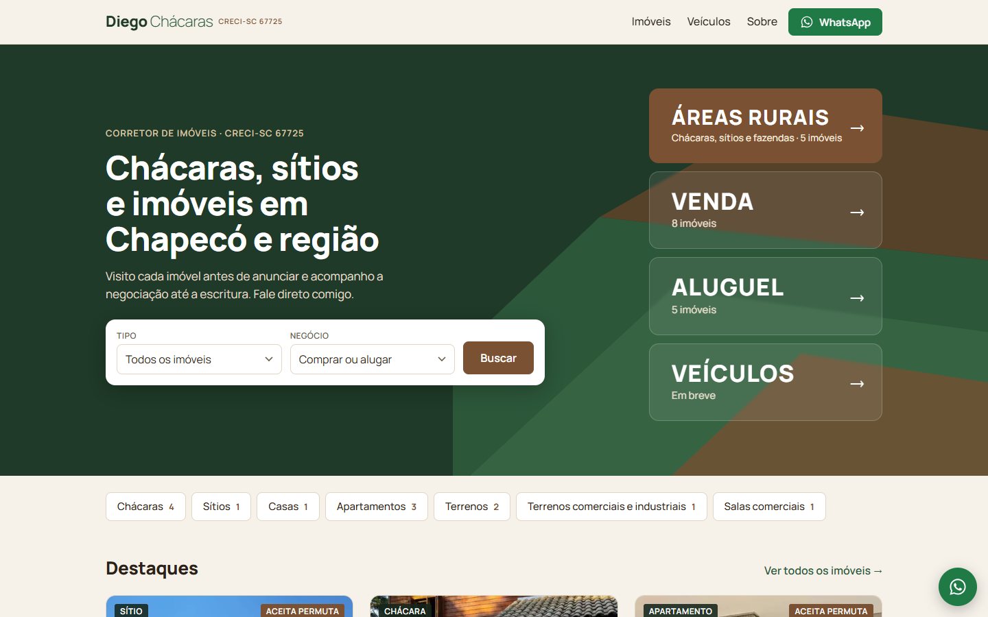 Site de corretor de imóveis em Chapecó, com busca por tipo de imóvel e botão de WhatsApp